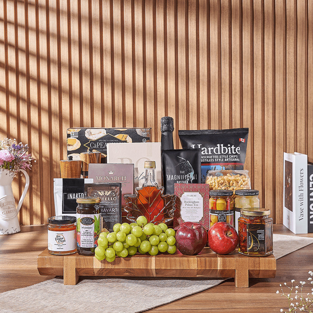 Kosher Sparkling Wine Gift Basket with Assorted Gourmet Foods – how the gift is presented