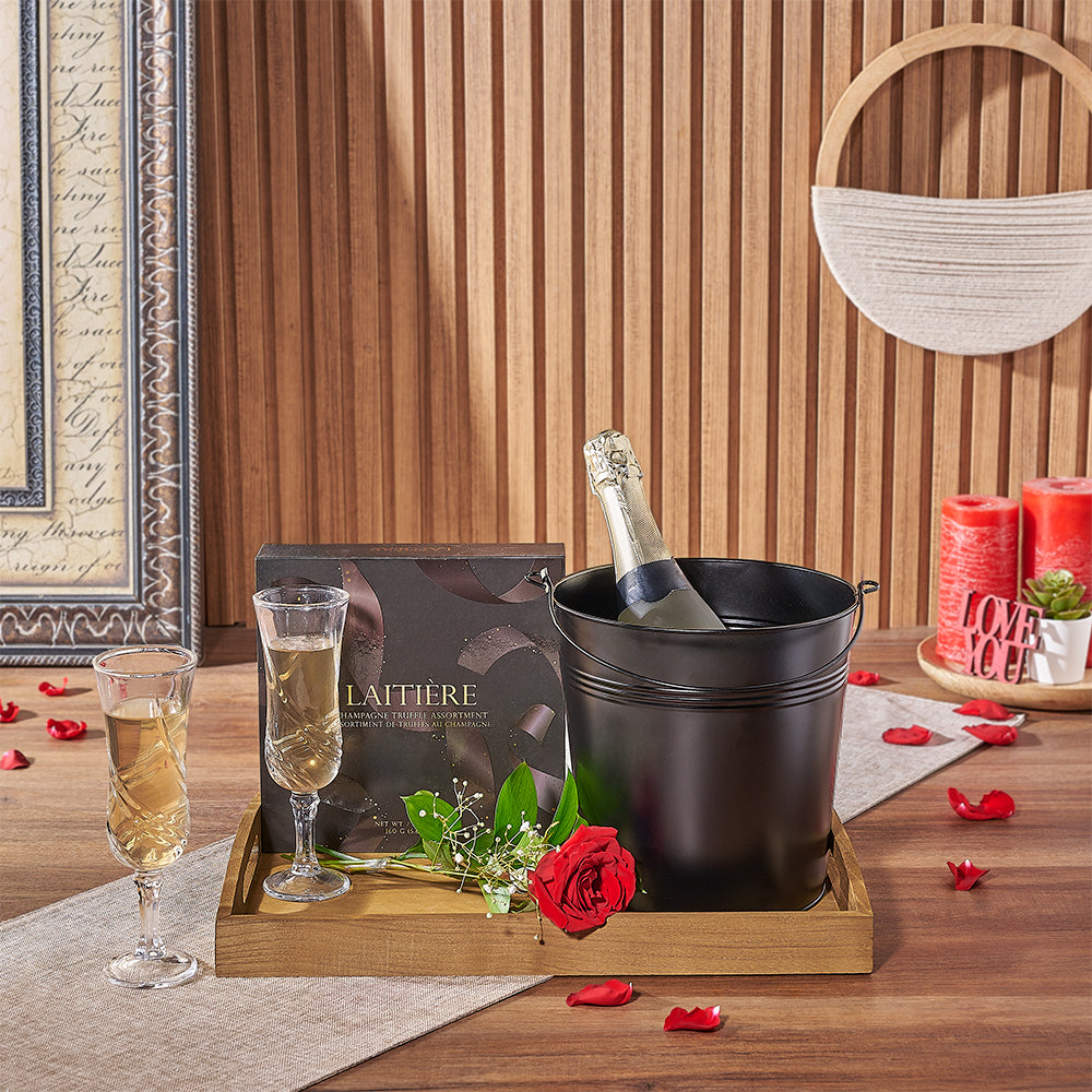 Valentine's Rose and Sparkling Wine Basket – how the gift is presented