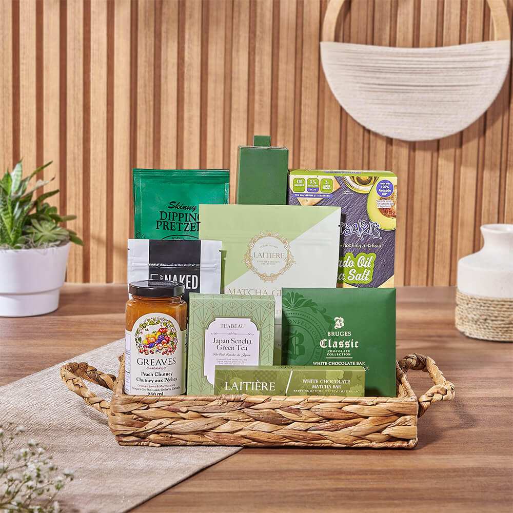 Gourmet Snack Gift Set Featuring White Chocolate and Matcha – how the gift is presented