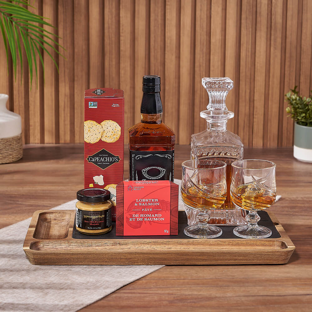 Whiskey with Decanter and Snacks – how the gift is presented