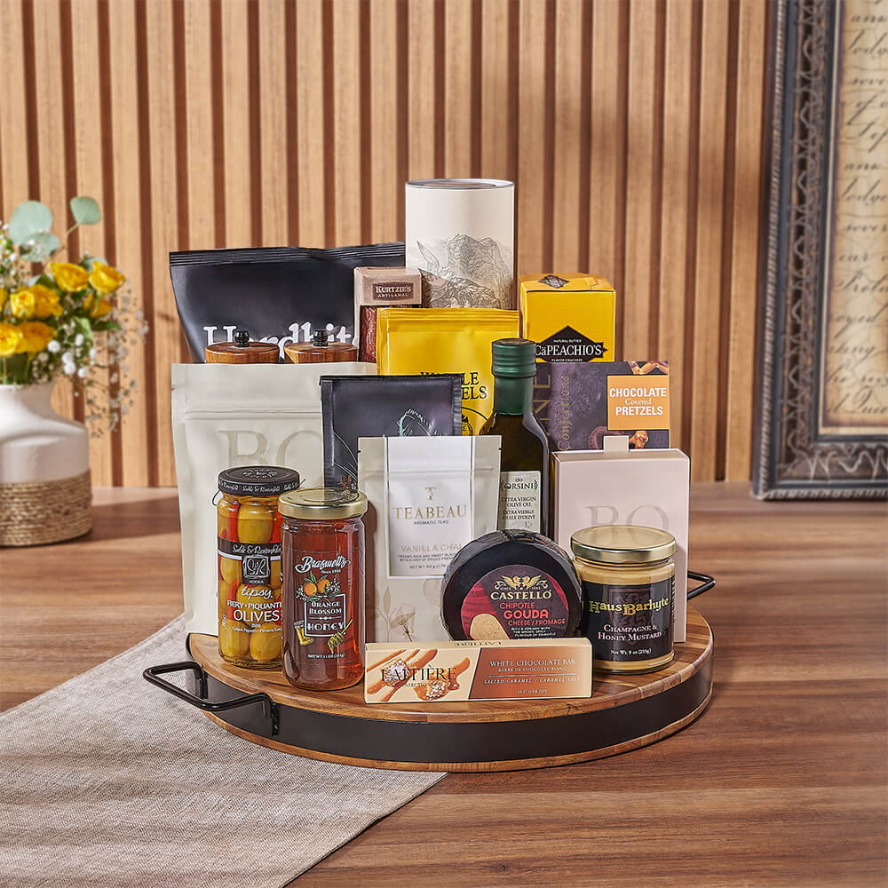 Gourmet Whiskey Gift Basket with Acacia Wood Accessories – how the gift is presented