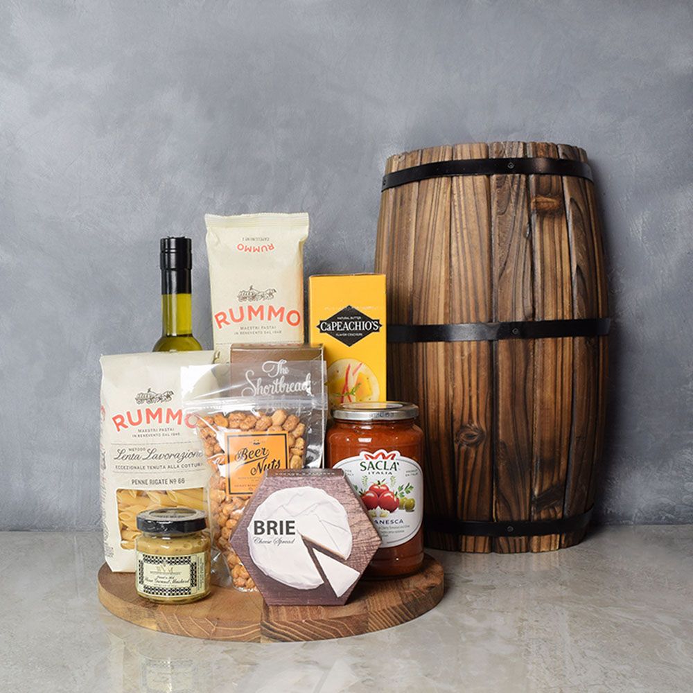 Brie Cheese and Italian Crackers Basket – how the gift is presented