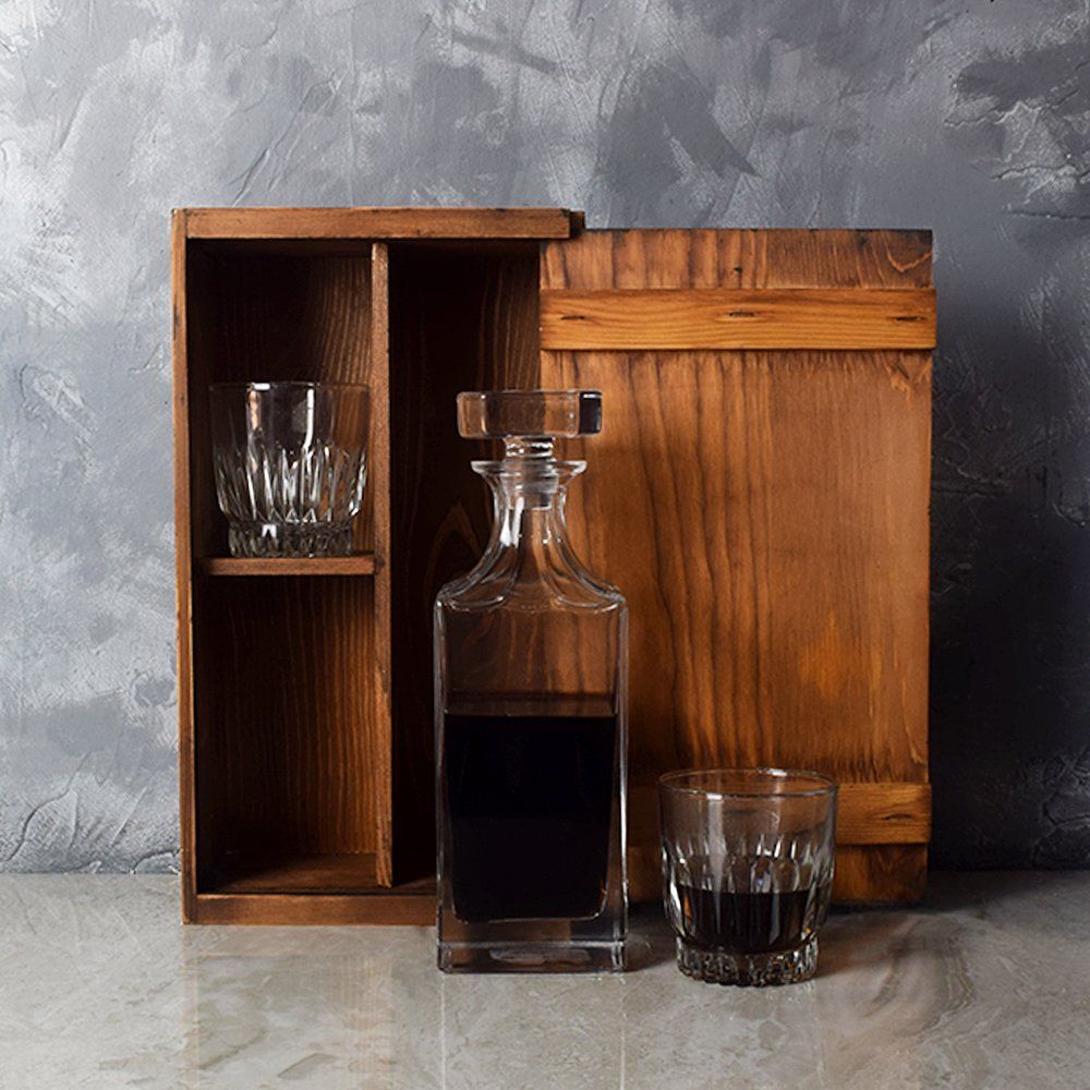 Liquor Decanter and Glasses – how the gift is presented