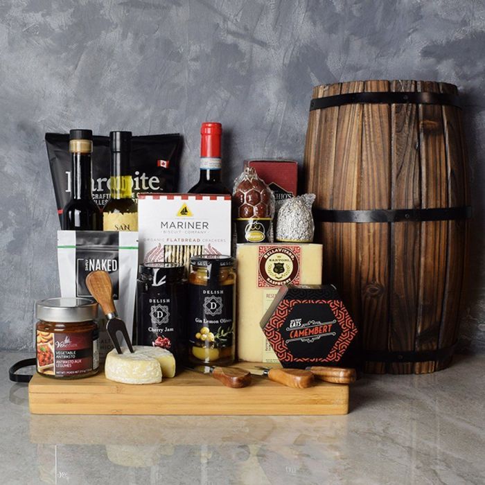 Charcuterie with Wine Basket – how the gift is presented