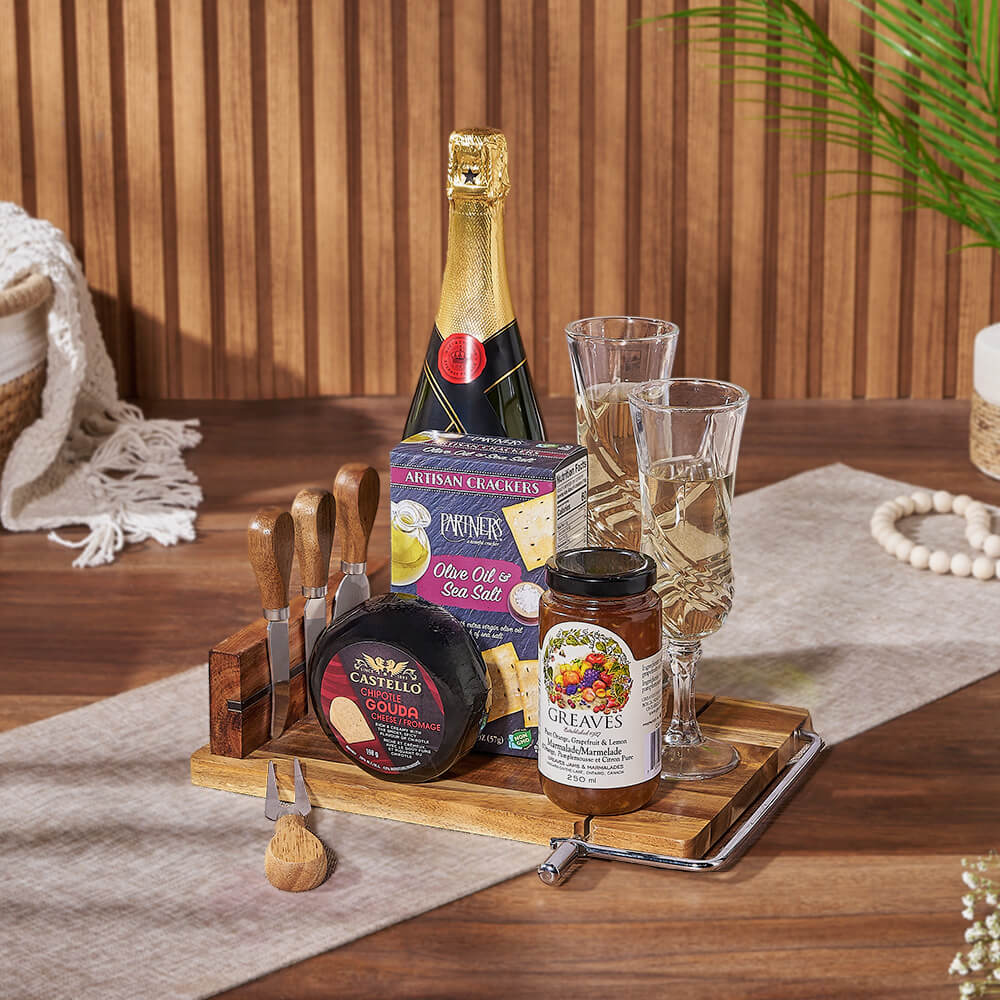 Sparkling Wine Flutes and Cheese Basket – how the gift is presented