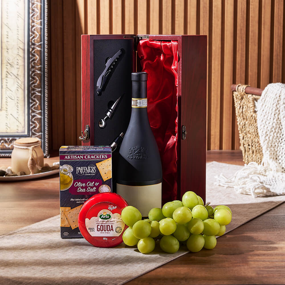 Wooden Wine Gift Box with Gouda Cheese and Olive Oil Crackers – how the gift is presented